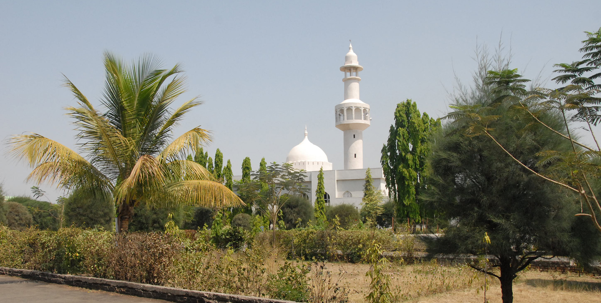 Masjid near Manmad Chofully