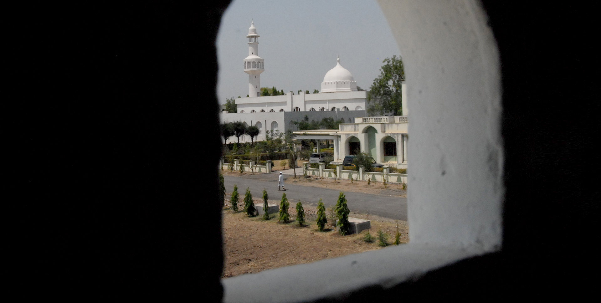 Aisha Masjid Manoora